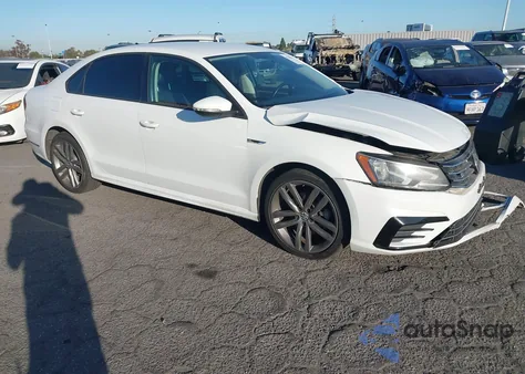 2018 Volkswagen Passat 2.0T R-Line/2.0T S z USA, uszkodzony, nr VIN 1VWAA7A35JC022477